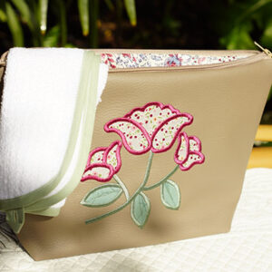 Ensemble de toilette broderie fleurs