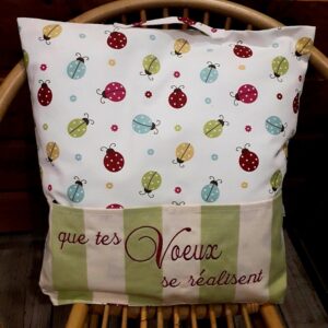 Coussin coccinelles, poche brodée