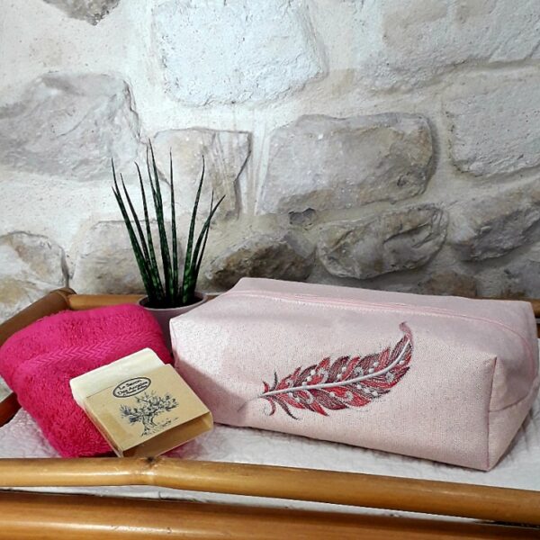 Grande trousse rose brodée plume