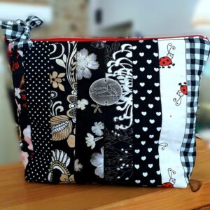 Pochette noire et rouge