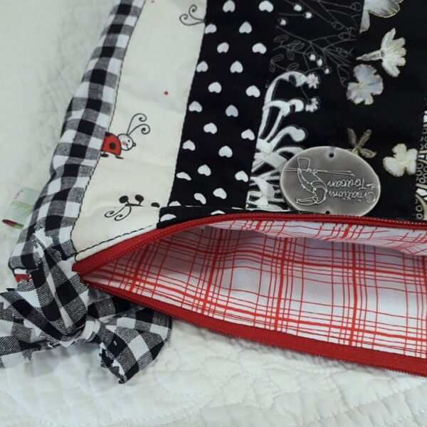 Pochette noire et rouge