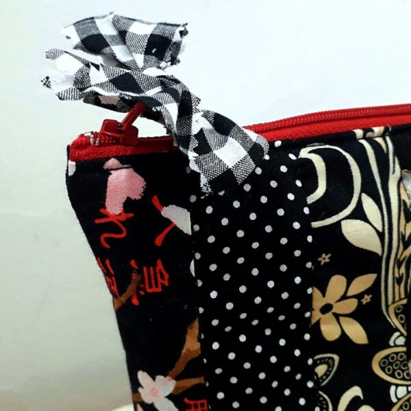 Pochette noire et rouge
