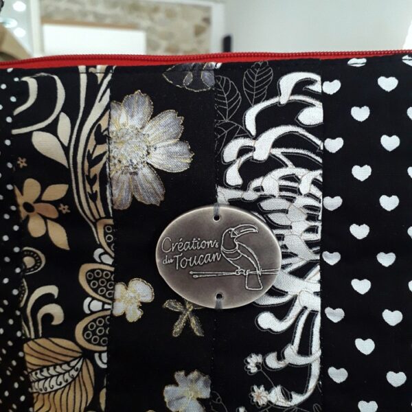 Pochette noire et rouge