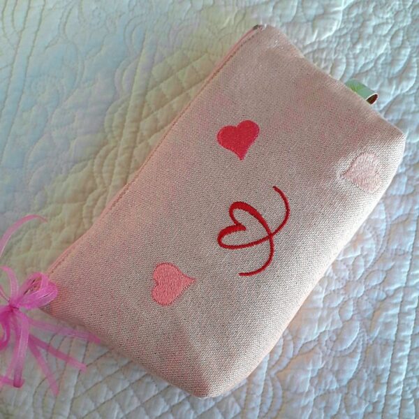 Pochette rose broderie coeur