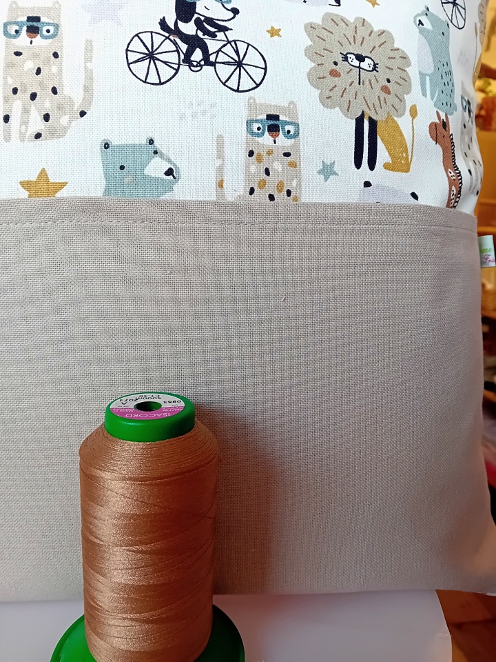 Coussin enfant personnalisable en marron