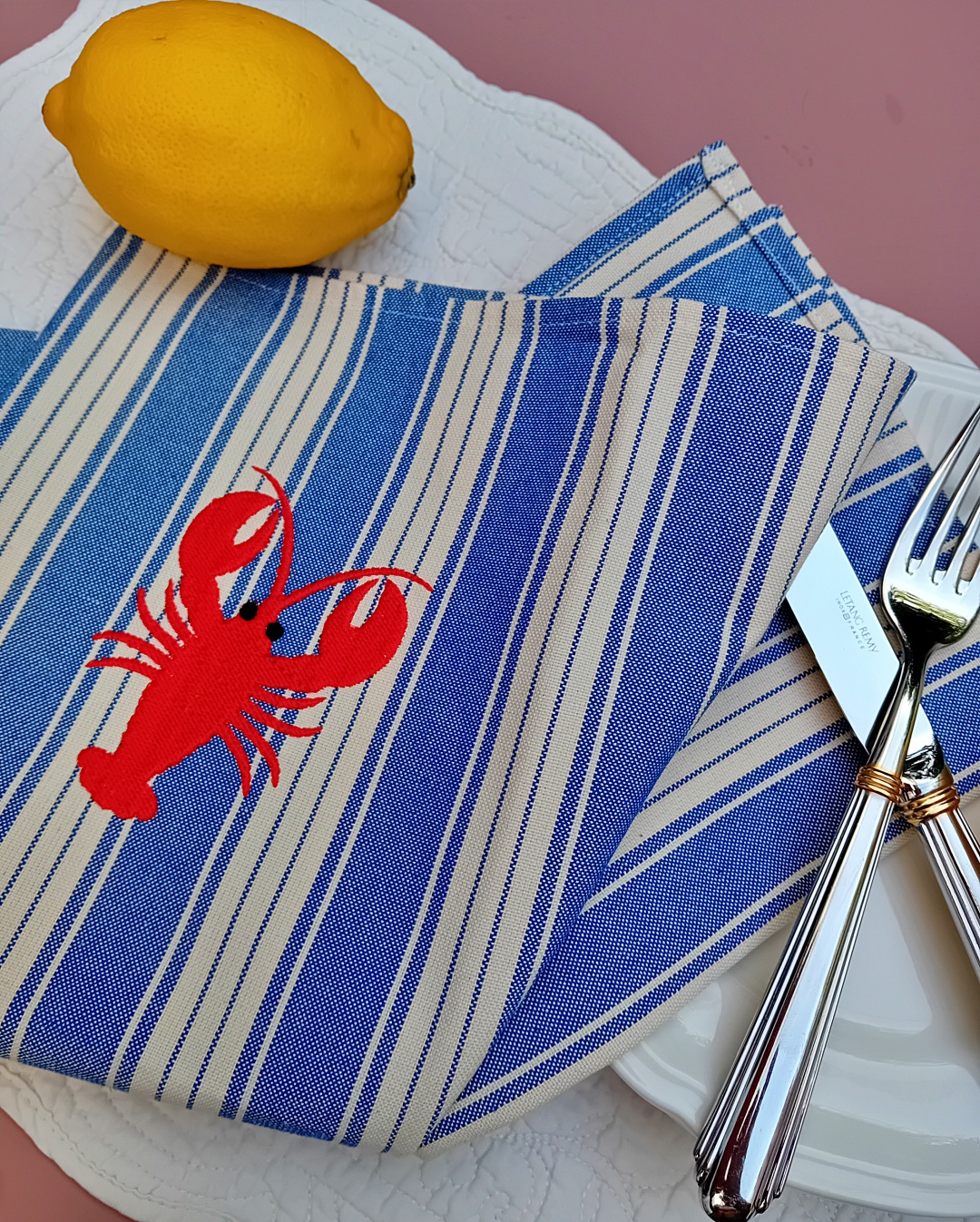 Torchon bleu broderie homard